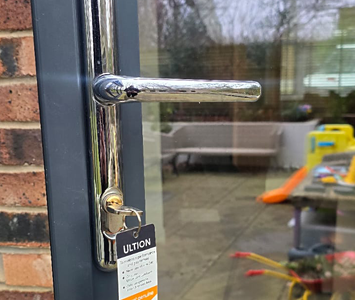 Aluminium door with new fittings